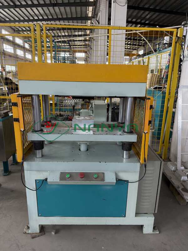 Small Paper Tray Forming Machine Edge Traimming Or Cutting By Manually 20 Ton Pressure